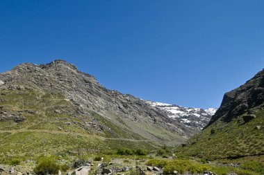 Yazın Andes Dağı 'nda, Portillo' ya giderken çok az kar vardı.