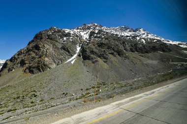 Yazın Andes Dağı 'nda, Portillo' ya giderken çok az kar vardı.
