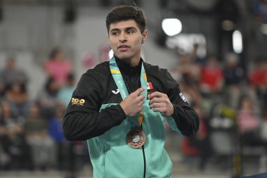 Santiago, Şili, 25 Ekim 2023, Curran Phillips (ABD) gold, Cold Walker (ABD) silver and e Isaac Nunez (MEX) bronz Men Parallel Bars at the 2023 Pan American Games