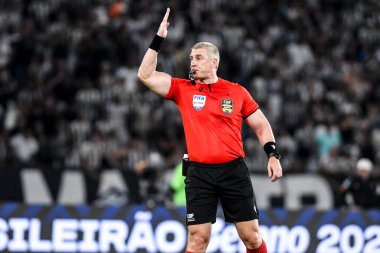 Rio, Brezilya - 14 Eylül 2024: Anderson Daronco Hakem Brezilya Şampiyonası 'nda Botafogo x Corinthians arasında oynanan maçta, Nilton Santos Stadyumu' nda 26.