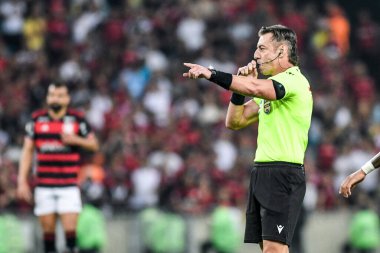 Rio, Brezilya - 15 Eylül 2024: Raphael Claus (FIFA) hakemi Flamengo x Vasxco ile Brezilya Şampiyonası arasında oynanan maçta, Maracana Stadyumu 'nda 26.