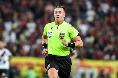 Rio, Brezilya - 15 Eylül 2024: Raphael Claus (FIFA) hakemi Flamengo x Vasxco ile Brezilya Şampiyonası arasında oynanan maçta, Maracana Stadyumu 'nda 26.