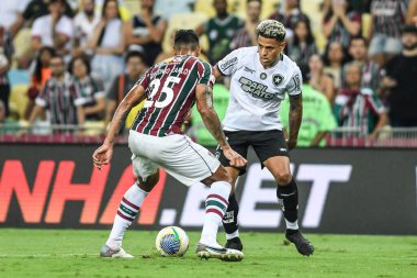 Rio, Brezilya - 21 Eylül 2024: Matheus Martins ve Antonio Carlos Fluminense ile Botafogo arasındaki maçta Brezilya Şampiyonası, Maracana Stadyumu 'nda 27.