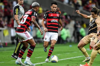 Rio, Brezilya - 29 Eylül 2024: Maracana Stadyumu 'nda düzenlenen Brezilya Şampiyonası' nda Flamengo x Athletico-PR arasında oynanan maçta Matheus Goncalf oyuncusu