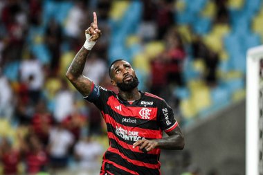 Rio, Brezilya - 29 Eylül 2024: Gerson oyuncusu Flamengo x Athletico-PR maçında Brezilya Şampiyonası, Maracana Stadyumu 'nda 27.