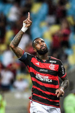 Rio, Brezilya - 29 Eylül 2024: Gerson oyuncusu Flamengo x Athletico-PR maçında Brezilya Şampiyonası, Maracana Stadyumu 'nda 27.