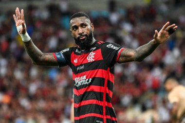 Rio, Brezilya - 29 Eylül 2024: Gerson oyuncusu Flamengo x Athletico-PR maçında Brezilya Şampiyonası, Maracana Stadyumu 'nda 27.