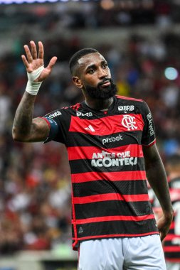 Rio, Brezilya - 29 Eylül 2024: Gerson oyuncusu Flamengo x Athletico-PR maçında Brezilya Şampiyonası, Maracana Stadyumu 'nda 27.