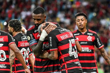 Rio, Brezilya - 29 Eylül 2024: Gerson oyuncusu Flamengo x Athletico-PR maçında Brezilya Şampiyonası, Maracana Stadyumu 'nda 27.