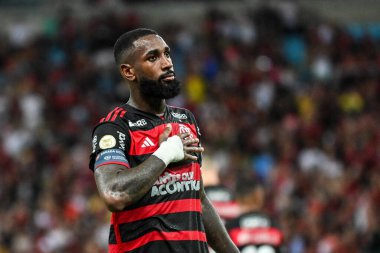 Rio, Brezilya - 29 Eylül 2024: Gerson oyuncusu Flamengo x Athletico-PR maçında Brezilya Şampiyonası, Maracana Stadyumu 'nda 27.