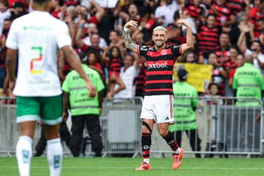 Rio, Brezilya - 26 Ekim 2024: De Arrascaeta oyuncusu Brezilya Şampiyonası 'nda Flamengo x Juventude arasında oynanan maçta, Maracana Stadyumu' nda 31.