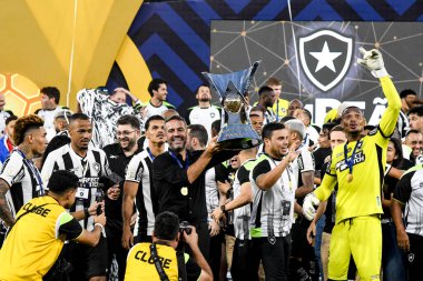 Rio, Brezilya, 8 Aralık 2024 - Artur Jorge, Botafogo ile Sao Paulo arasındaki maçta Nilton Santos Stadyumu 'nda oynanan 36.