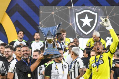 Rio, Brezilya, 8 Aralık 2024 - Artur Jorge, Botafogo ile Sao Paulo arasındaki maçta Nilton Santos Stadyumu 'nda oynanan 36.