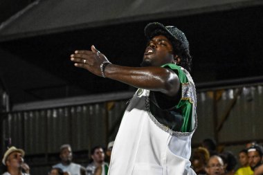 Rio, Brezilya, 16 Şubat 20245 - Imperio Serrano Samba Okulu provası sırasında Sambodromo 'da 2025 Karnavalı hazırlığı sırasında ön komite üyesi