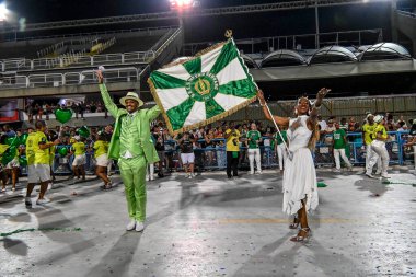 Rio, Brezilya, 16 Şubat 20245 - Imperio Serrano Samba Okulu provası sırasında Sambodromo 'da 2025 Karnavalı hazırlıkları sırasında seremoni ve bayrak taşıyıcı çiftin efendisi