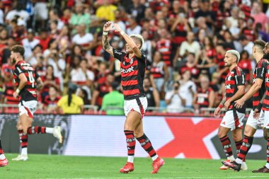 Rio, Brezilya - 22 Şubat 2025: Luiz Araujo oyuncusu, Carioca Şampiyonası 'nda Flamengo x Marica arasında oynanan karşılaşmayı Maracana Stadyumu' nda 11. turda kutladı.