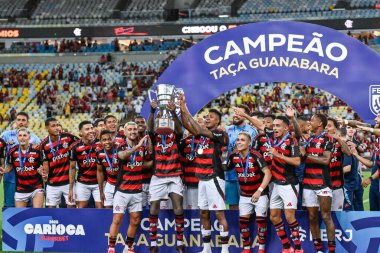 Rio, Brezilya - 22 Şubat 2025: Takım kaptanı Gerson, Maracana Stadyumu 'ndaki Carioca Şampiyonası' nda Flamengo x Marica arasında oynanan karşılaşmada kupayı aldı.