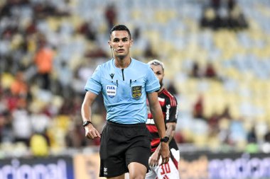 Rio, Brezilya - 16 Abril 2025: Maracana Stadyumu 'nda oynanan Flamengo x Juventude maçında Matheus Delgado Kanadalı hakem