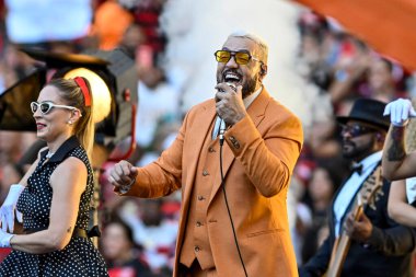 Rio, Brezilya - Abril 27, 2025: Maracana Stadyumu 'ndaki Brezilya Şampiyonası' nda Flamengo x Corinthians arasında oynanan maçta şarkıcı Belo 'nun sunumu
