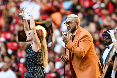 Rio, Brezilya - Abril 27, 2025: Maracana Stadyumu 'ndaki Brezilya Şampiyonası' nda Flamengo x Corinthians arasında oynanan maçta şarkıcı Belo 'nun sunumu