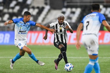 Rio, Brezilya - Abril 30, 2025: Brezilya 'nın Nilton Santos Stadyumu' nda oynanan Botafogo x Capital maçı sırasında Jeffinho oyuncusu