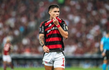 Rio de Janeiro, Brezilya - 15 Mayıs 2025: Luiz Araujo Flamengo (BRA) ile LDU (QUI) arasında Maracana Stadyumu 'nda oynanan futbol maçında