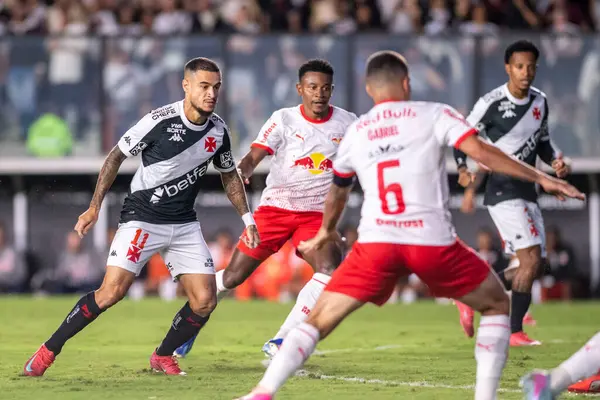 Rio, Brezilya - 31 Mayıs 2025: Sao Januario Stadyumu 'nda Vasco x Bragantino arasında oynanan maçta Coutinho oyuncusu