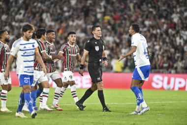 Rio, Brezilya - 17 Temmuz 2025: Rafael Rodrigo Klein Maracana Stadyumu 'nda oynanan Fluminense x Cruzeiro maçında Brezilya Şampiyonası' nın 14. raundunda hakem