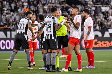 Rio, Brezilya - 29 Temmuz 2025: Anderson Daronco hakemi Botafogo x Redbull Bragantino arasında oynanan maçta Brezilya Kupası 'nın Nilton Santos Stadyumu' nda oynanan 16.
