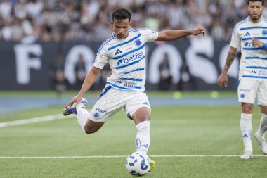 Rio, Brezilya - Ağustos 03, 2025: Willian oyuncu Botafogo x Cruzeiro arasında oynanan maç sırasında Nilton Santos Stadyumu 'nda oynanan Brezilya Şampiyonası' nın 18. raundunda