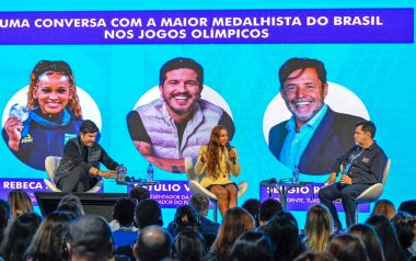 Rio de Janeiro, Brezilya - 12 Ağustos 2025: Rio İnovasyon Haftası 'nda sokak adı imzası, Praca Maua iskelesinde gerçekleşen yenilik ve teknoloji alanında bir etkinlik