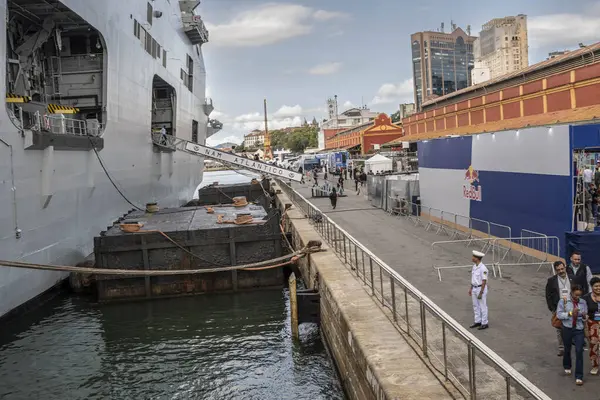 Rio de Janeiro, Brezilya - 12 Ağustos 2025: Rio İnovasyon Haftası 'nda sokak adı imzası, Praca Maua iskelesinde gerçekleşen yenilik ve teknoloji alanında bir etkinlik