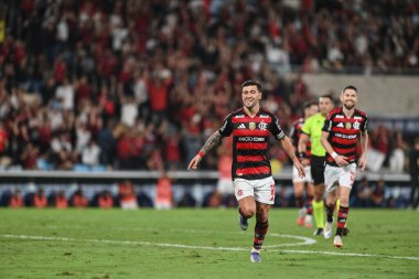 Rio, Brezilya - 24 Ağustos 2025: De Arrascaeta oyuncusu Flamengo x Vitoria arasında oynanan maçta Maracana Stadyumu 'nda oynanan Brezilya Şampiyonası' nın 21. turunda