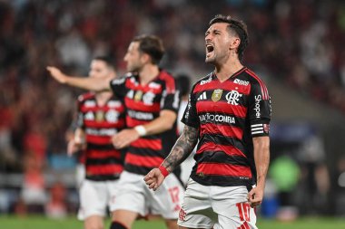 Rio, Brezilya - 24 Ağustos 2025: De Arrascaeta oyuncusu Flamengo x Vitoria arasında oynanan maçta Maracana Stadyumu 'nda oynanan Brezilya Şampiyonası' nın 21. turunda