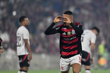 Rio, Brezilya - 24 Ağustos 2025: Maracana Stadyumu 'nda oynanan Flamengo x Vitoria maçında Samuel Lino oyuncusu