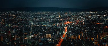 Japonya 'nın Osaka kentindeki gözlem güvertesinden güzel bir mimari yapı.