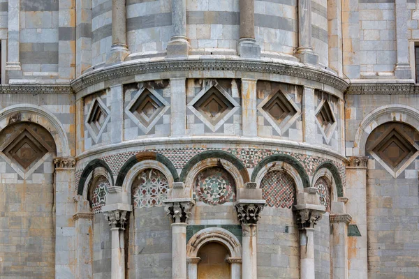 Fasada Średniowiecznej Katedry Pizie Piazza Del Duomo Obok Krzywej Wieży — Zdjęcie stockowe