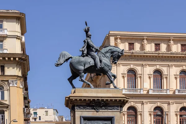 Neapol Włochy Czerwca 2021 Posąg Jeździecki Vittorio Emanuele Pomnik Znajdujący — Zdjęcie stockowe