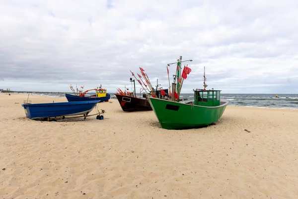 Barche Pesca Sulla Spiaggia Sabbiosa Del Mar Baltico Una Giornata — Foto Stock