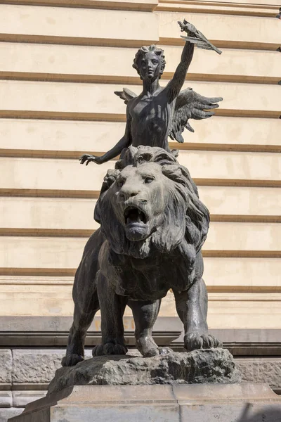Neapel Italien Juni 2021 Löwen Und Geflügelte Genie Statuen Vor — Stockfoto