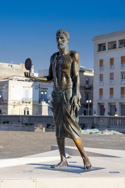 Siracusa Sicilia Aprile 2023 Statua Archimede Matematico Fisico Ingegnere Greco — Foto Stock