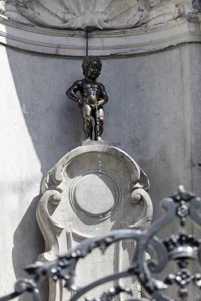 Bruxelles Belgio Maggio 2023 Manneken Pis Statuetta Bronzo Bambino Nudo — Foto Stock