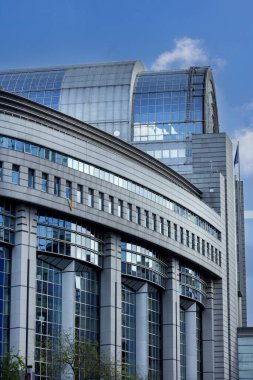 Brüksel, Belçika - 16 Mayıs 2023: Avrupa Parlamentosu 'nun modern binası, Avrupa Birliği' nin merkezi (AB))