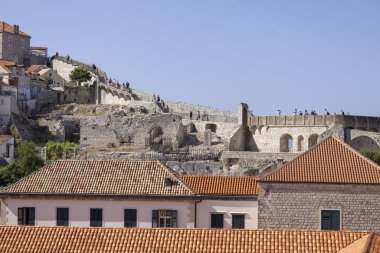 Dubrovnik, Hırvatistan - 27 Haziran 2023: St. Maria Kulesi 'ne (Kula sv. Marije.)