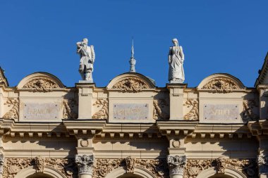 Krakow, Polonya - 6 Eylül 2023: Juliusz Slowacki Tiyatrosu 'nun dekoratif cephesi. Eski Şehir 'de 19. yüzyıldan kalma bir eklektik tiyatro ve opera binası.