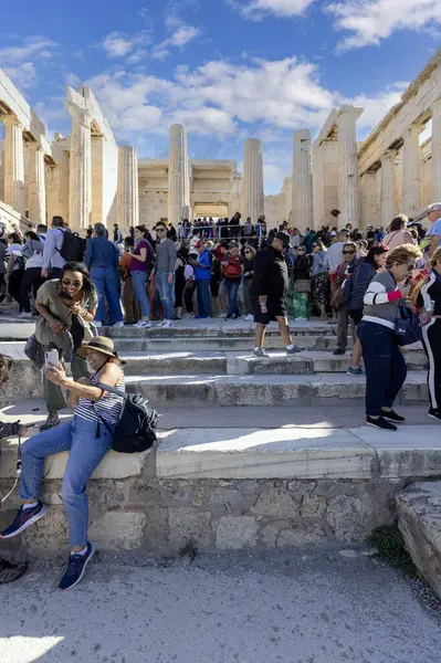 Athens Greece October 2022 Crowd Tourists Front Monumental Ceremonial Gateway — Stock Photo, Image