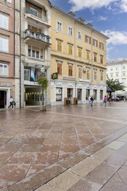 Rijeka, Hırvatistan - 23 Eylül 2023: Korzo gezinti güvertesi, şehrin ana caddesi