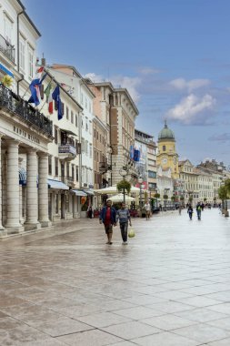 Rijeka, Hırvatistan - 23 Eylül 2023: Korzo gezinti güvertesi, şehrin ana caddesi