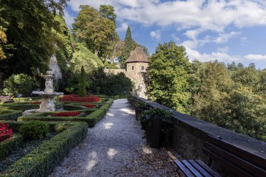 Walbrzych, Polonya - 1 Ekim 2021 Ksiaz Şatosu, ortaçağ gizemli kalesi, kale terası. Polonya 'nın en büyük üçüncü kalesidir.