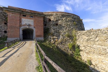 Silver Mountain, Polonya - 2 Ekim 2021: Silver Mountain Fort (Fort Srebrna Gora), Aşağı Silezya Voyvoda bir köyde 18. yüzyıl kalesi